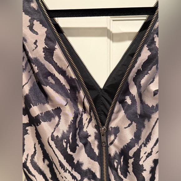 Bebe EUC Size XS Black & Gray Zebra Print Sleeveless Zippered Mini Dress (0601) - Picture 4 of 14